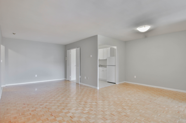 7, 9 and 11 Crescent Place - Crescent Town Apartments - Bachelor Unit - $500 Gift Card 3
