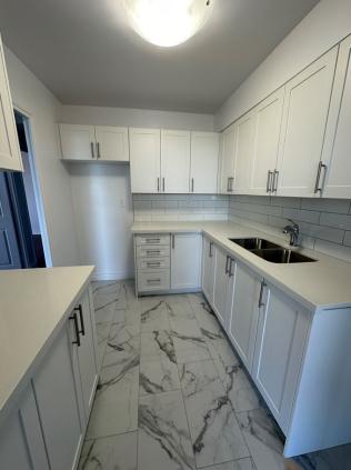 421 Maple Ave. Burlington, ON 3