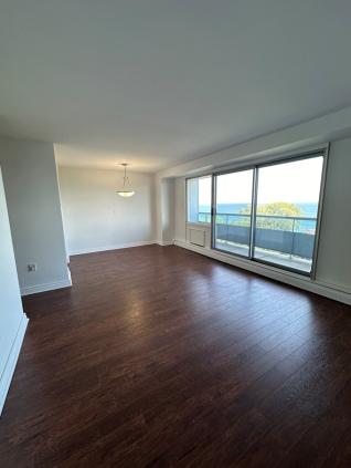 421 Maple Ave. Burlington, ON 4