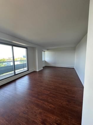 421 Maple Ave. Burlington, ON 5