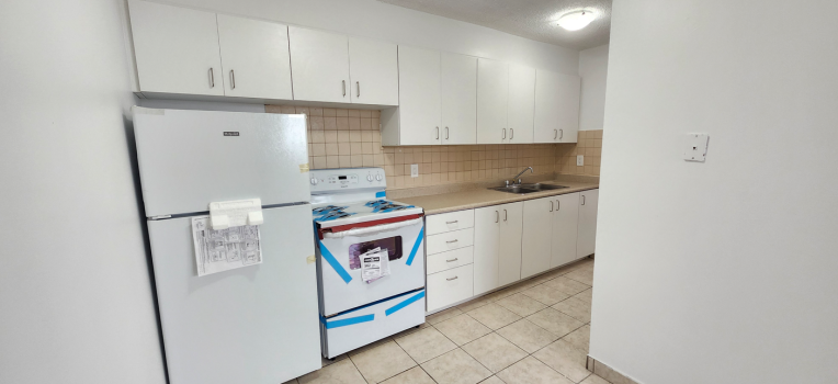 3445 Glen Erin Dr. Mississauga, ON - Fully Renovated - 2 Bedroom - 2 MONTHS FREE 2